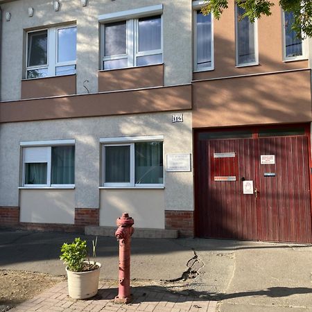 Nyil Apartman Wellnes Debrecen Buitenkant foto