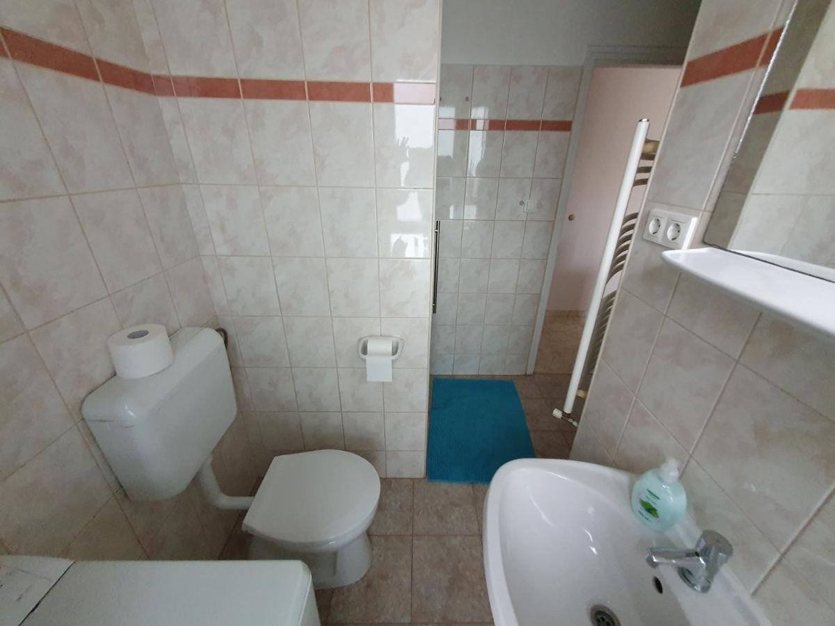 Nyil Apartman Wellnes Debrecen Buitenkant foto