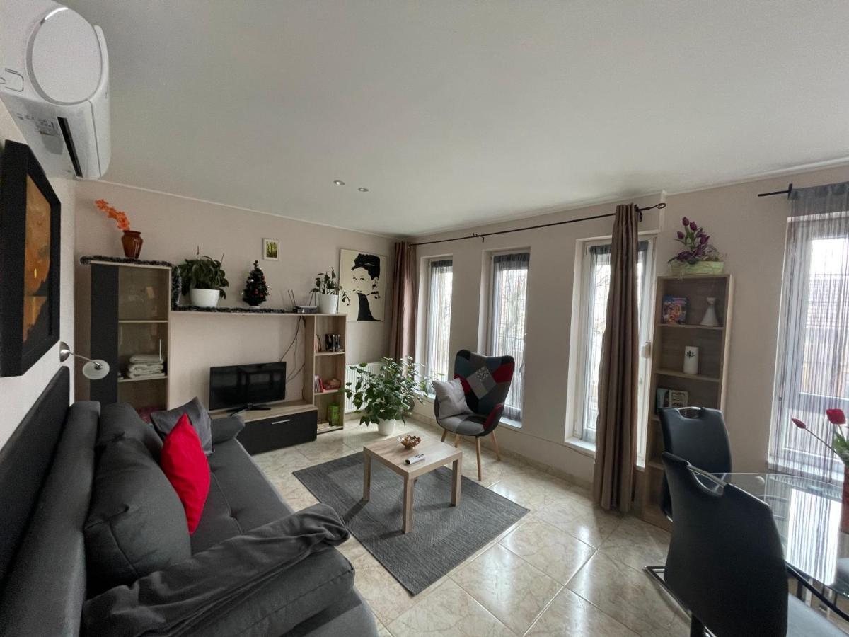 Nyil Apartman Wellnes Debrecen Buitenkant foto