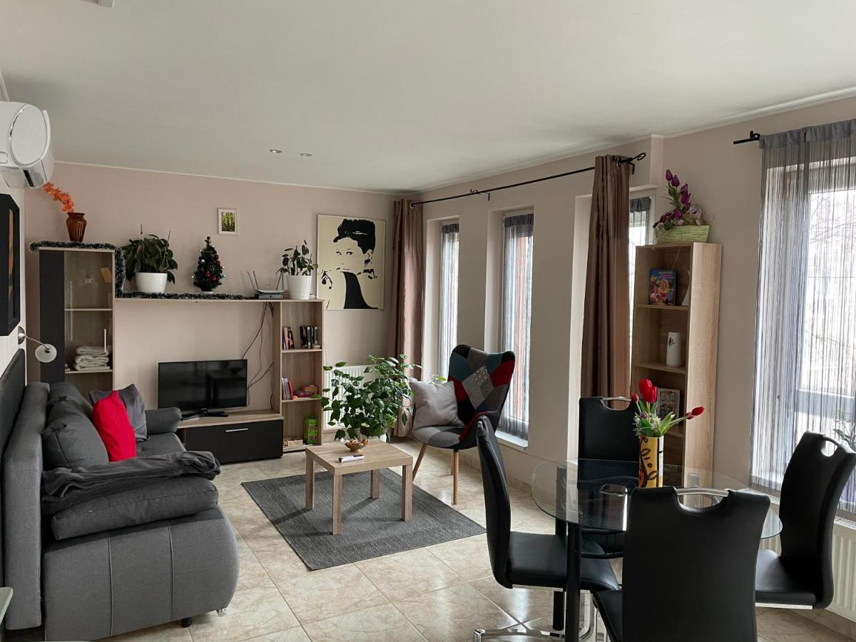 Nyil Apartman Wellnes Debrecen Buitenkant foto