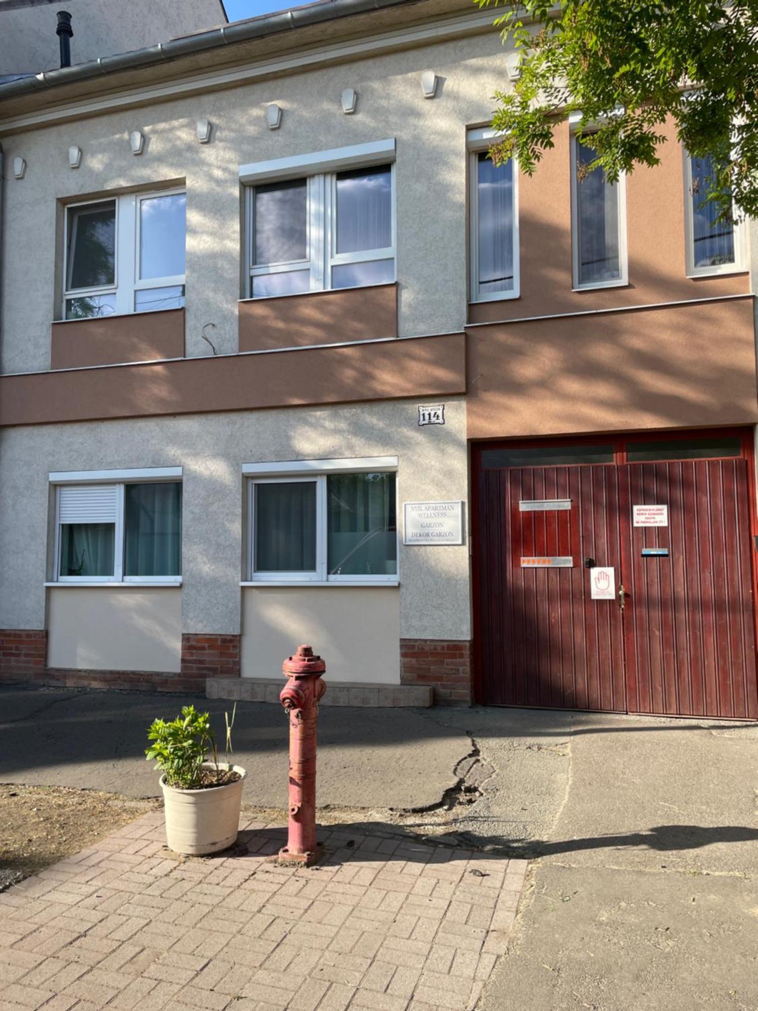 Nyil Apartman Wellnes Debrecen Buitenkant foto